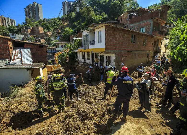 Tercer día de la emergencia en el barrio San Isidro de Sabaneta que costó la vida de cinco personas. Foto: Andrés Camilo Suárez Echeverry