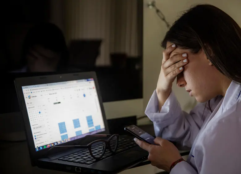 El burnout es un síndrome que la OMS reconoce como enfermedad profesional. FOTO Archivo EL COLOMBIANO