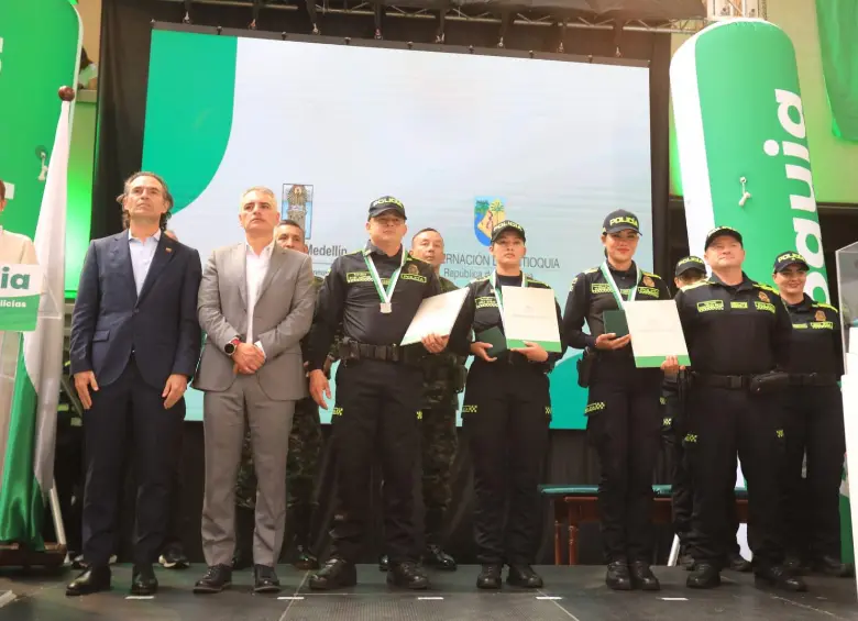 Entre los condecorados se destacan los tres patrulleros de la Policía Nacional que reaccionaron y defendieron a sus compañeros ante un ataque con granada en contra de una patrulla en el municipio de Remedios el pasado viernes 25 de abril. FOTO: Esneyder Gutiérrez.