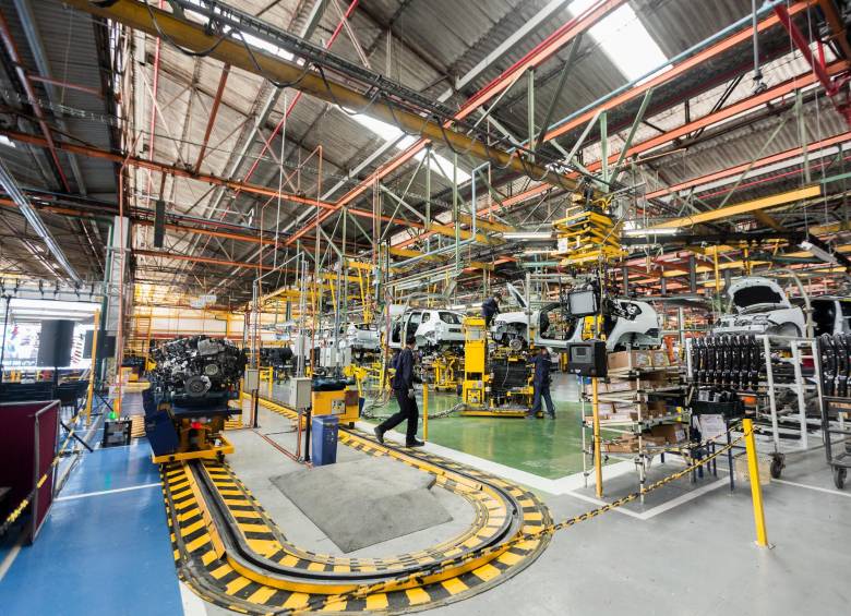 La compañía francesa automotriz Renault anunció hasta US$100 millones para la instalación de una nueva plataforma en su planta de Envigado. FOTO Andrés Camilo Suárez