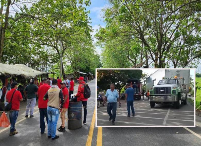 Bloqueo en la Troncal de Occidente por paro minero en el sur de Córdoba y Caucasia. FOTO: Colprensa / Cortesía: Río Noticias e imagen tomada de redes sociales.