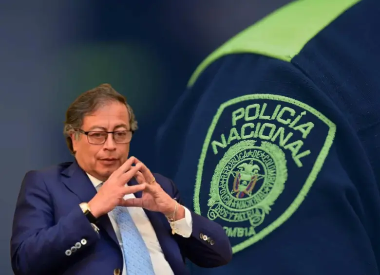 El general Carlos Fernando Triana dejó la dirección de la Policía tras ocho meses en el cargo. El presidente Gustavo Petro justificó su relevo por “fallas en el territorio”. FOTO: COLPRENSA Y PROCURADURÍA.