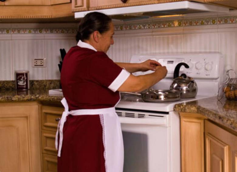 Según el DANE, las mujeres trabajan más en las labores del hogar que los hombres. FOTO: COLPRENSA