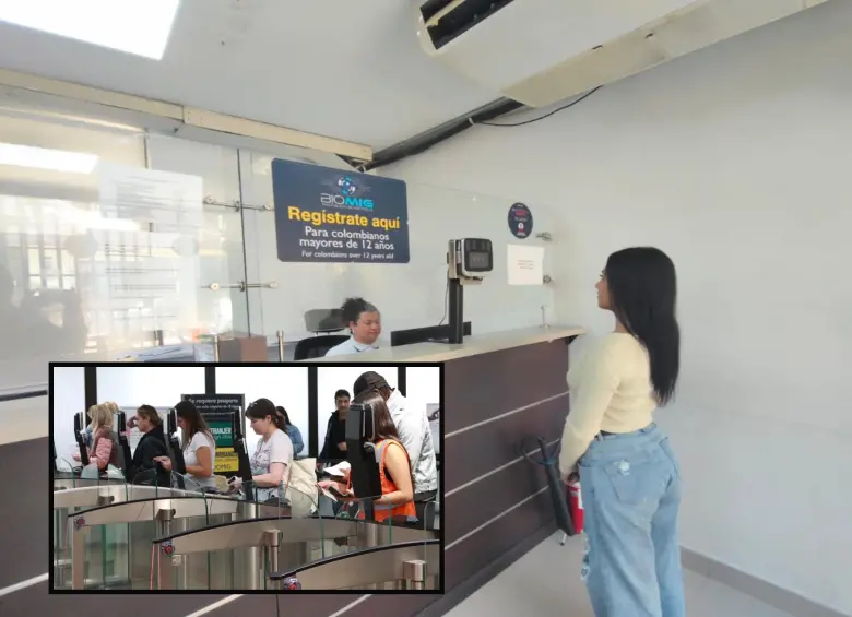 Atrás, usuaria haciendo el registro de Biomic en sede de Migración. Adelante, pasajeros usando las máquinas biométricas del aeropuerto José María Córdova. FOTO: Cortesía