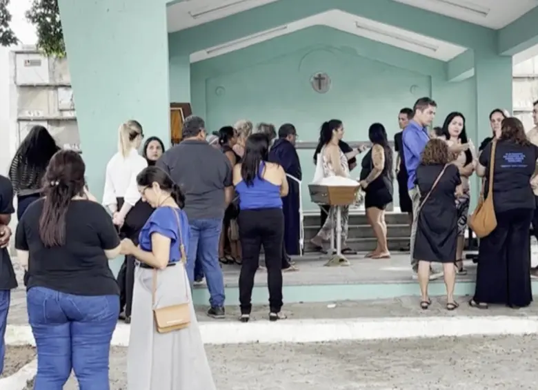 El funeral de Gerson de Melo Machado, de 19 años, en Brasil. FOTO: AFP