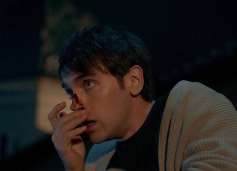 Leo Deluglio con su personaje de Benjamín en la serie. FOTO: Cortesía