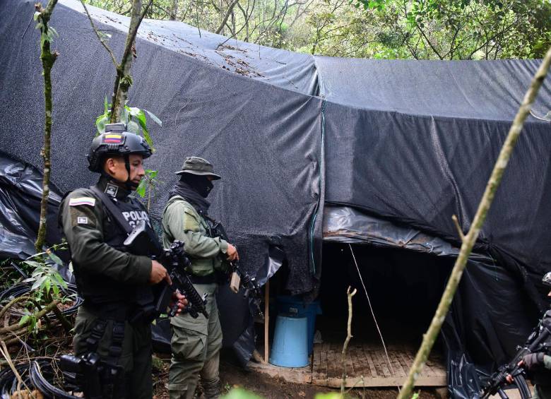 El laboratorio desmantelado se encontraba ubicado en una zona boscosa del corregimiento de Altavista. FOTO: Policía Metropolitana