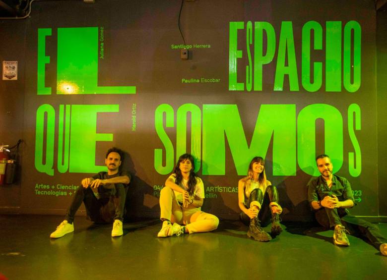 Artista de la exposición “El espacio que somos”. Derecha a izquierda: Harold Ortiz, Paulina Escobar, Juliana Gómez y Santiago Herrera. FOTO Carlos Velásquez