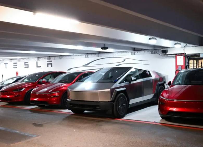 La decisión se tomó luego de que la National Highway Traffic Safety Administration (NHTSA) detectó un retraso en la activación de la cámara trasera. FOTO: Tesla