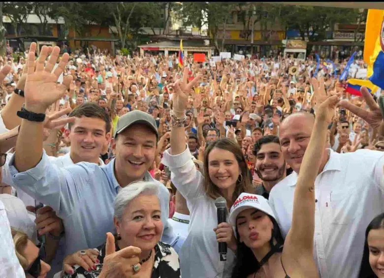 Paloma Valencia en la plaza de Bolívar de Armenia. Foto: Cortesía.