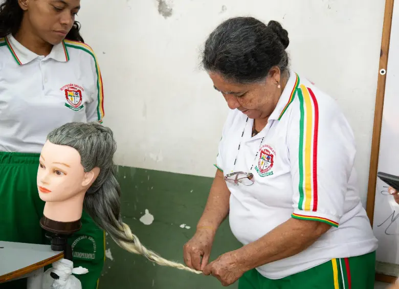 La Alcaldía aprobó ampliar los cupos un 38,46%, pasando de 1.300 mujeres beneficiadas el año pasado a 1.800 para este año. FOTO: Cortesía Alcaldía de Medellín