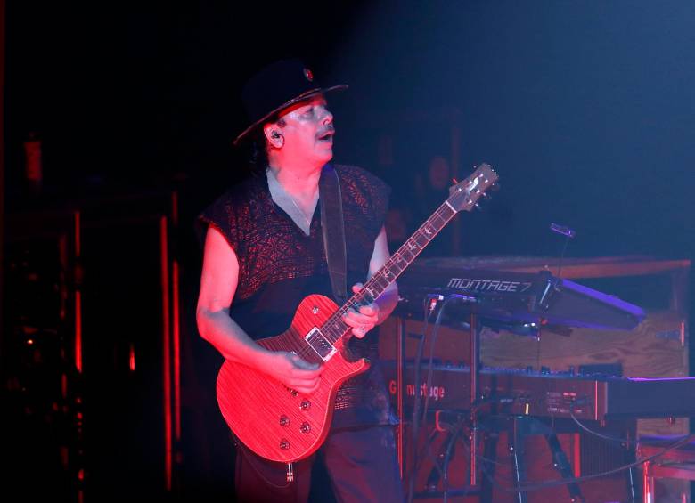 El pasado 6 de julio, Santana sufrió un desmayo en pleno concierto por deshidratación, pero ya se encuentra recuperado. FOTO EFE