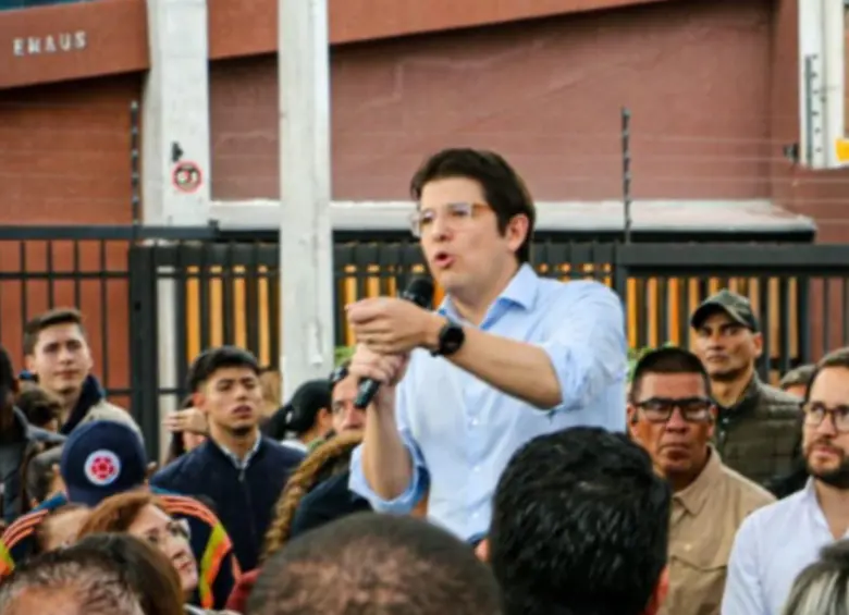 Andrés Barrio Bernal estaba con Miguel Uribe el pasado 7 de junio en el barrio Modelia. Foto: redes sociales 