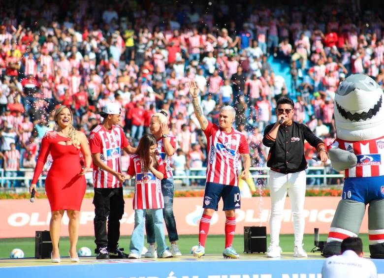 La afición barranquillera llenó el estadio Metropolitano para darle la bienvenida a Juan Fernando Quintero. FOTO: AFP