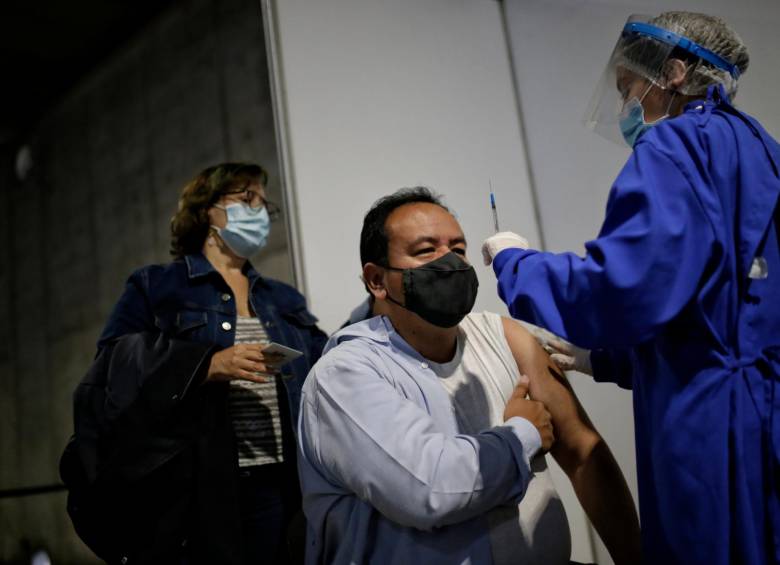 El Ministerio de Salud les recomendó a todos los colombianos vacunarse contra el covid-19. FOTO Colprensa