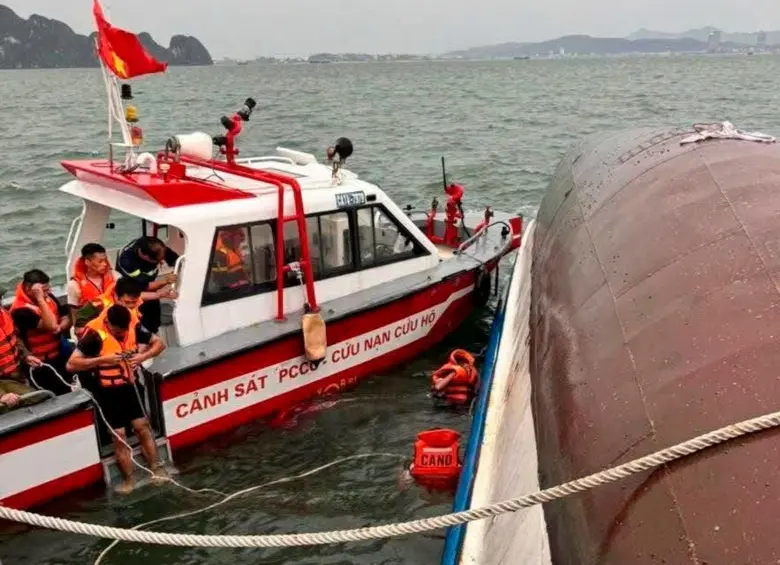 La mayoría de los viajeros del barco eran familias procedentes de la capital, Hanói. FOTO: Tomada de X @ngahpham