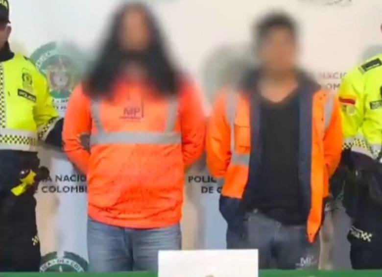 Los dos operarios serán judicializados por presunta fabricación, tráfico y porte de estupefacientes. Foto: Captura video Policía Nacional
