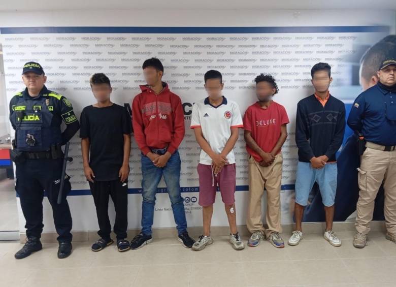 En un operativo relámpago ejecutado en las primeras horas del día, Migración Colombia expulsó a cinco ciudadanos venezolanos señalados como un riesgo para la seguridad nacional. FOTO: Migración Colombia