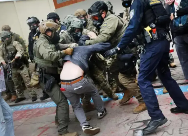 Un alto funcionario encargado de supervisar las contrataciones en ICE acusó la existencia de “fallas sistémicas”. FOTO: Getty