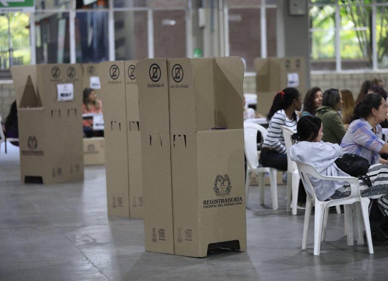 Las urnas vacías, con poca afluencia de personas que fueron a votar. FOTO: CAMILO SUAREZ