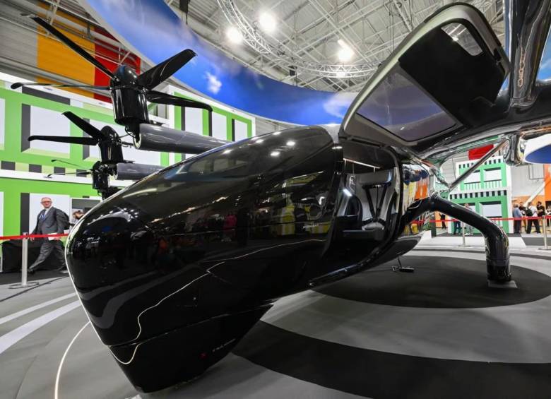 Se espera que la Administración Federal de Aviación de Estados Unidos apruebe en 2025 el Midnight de Archer Aviation, un avión eléctrico para cuatro pasajeros, con despegue y aterrizaje verticales. FOTO: AFP