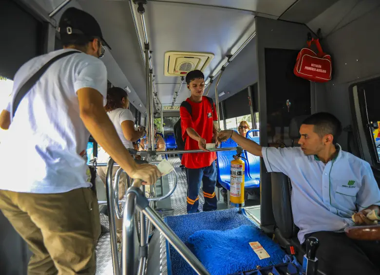Imagen de referencia del pago de tarifa de buses en Medellín. Foto: Esneyder Gutiérrez
