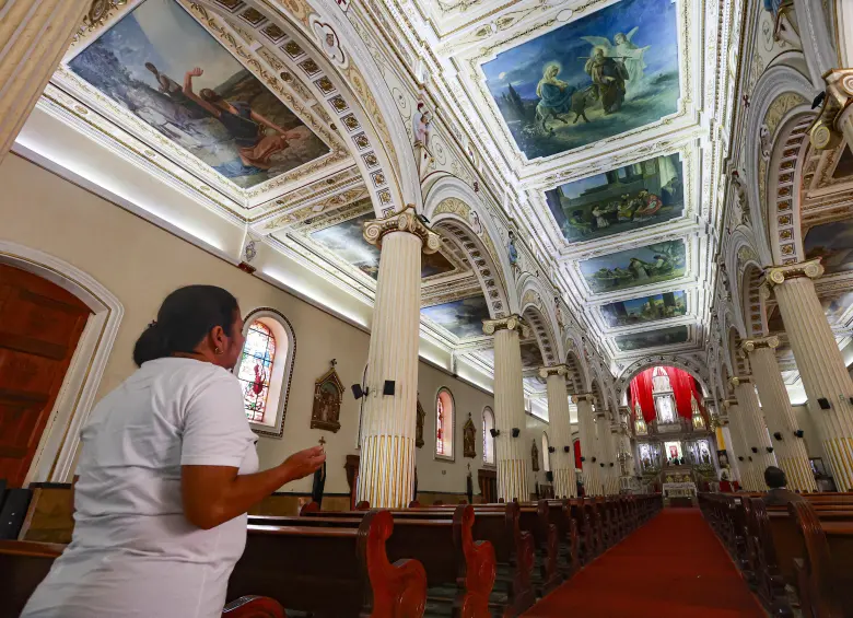 Hongos se están comiendo parte de las obras del techo de la basílica de San Pedro