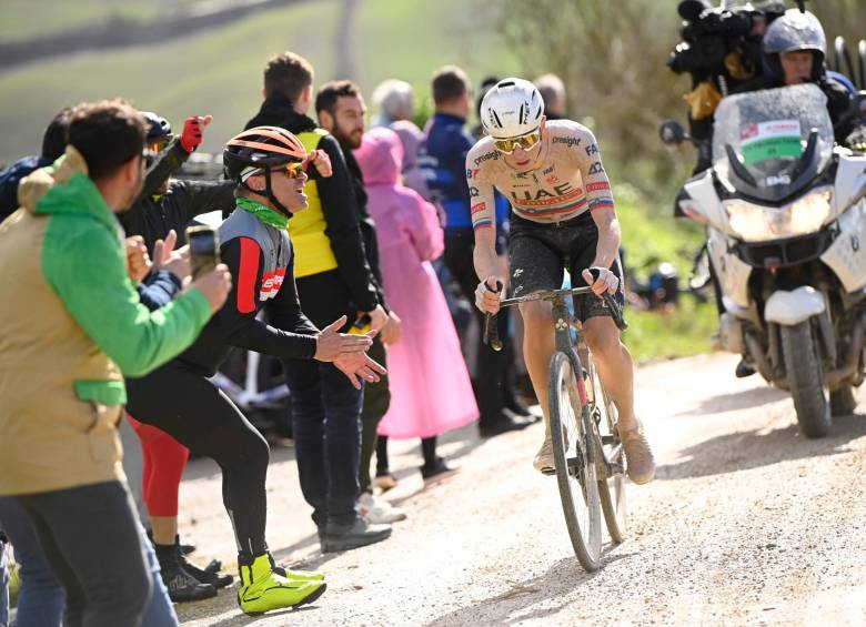 Tadej Pogacar consiguió la victoria número 64 en su carrera profesional. FOTO @StradeBianche