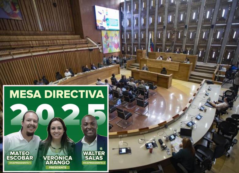 Adelante, la nueva mesa directiva de la Asamblea. Atrás, el hemiciclo durante una de sus sesiones. Foto: Esneyder Gutiérrez