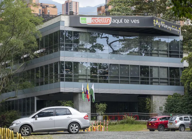 Fachada de la sede del canal local Telemedellín. Foto: EL COLOMBIANO