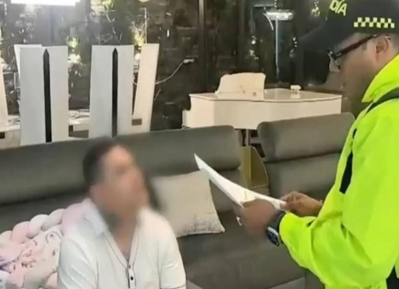 El hombre fue reuerido por la Policía y posteriormente dejado a disposición de Migración Colombia. FOTO: tomada de redes.
