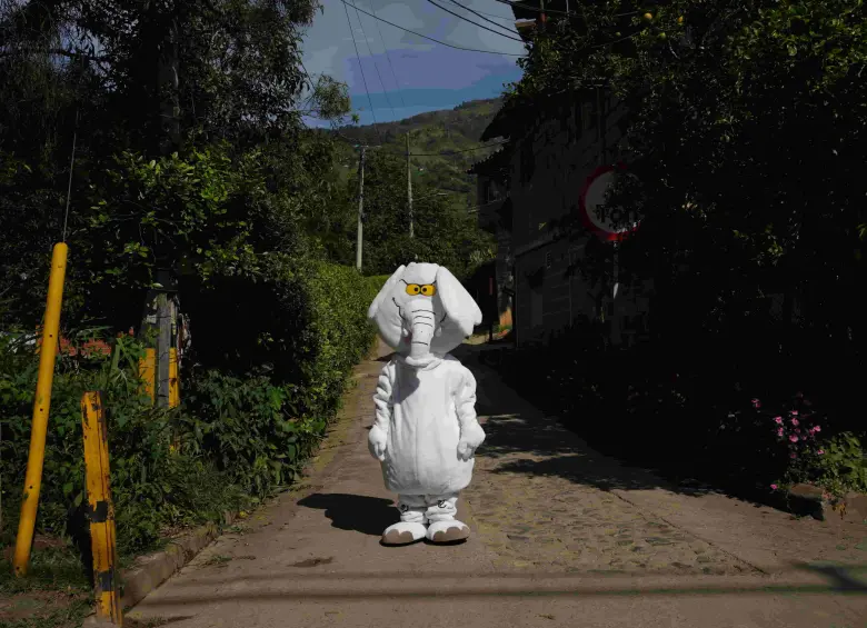 Rúa es un joven de 32 años que pasó de ser veedor anónimo a un fenómeno político que será protagonista en el próximo Congreso. FOTO cortesía 