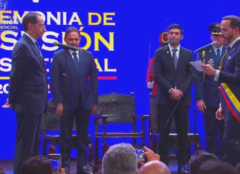 Abelardo de la Espriella ya juró como presidente de Colombia al igual que su vicepresidente, José Manuel Restrepo. Foto: Captura transmisión redes sociales.