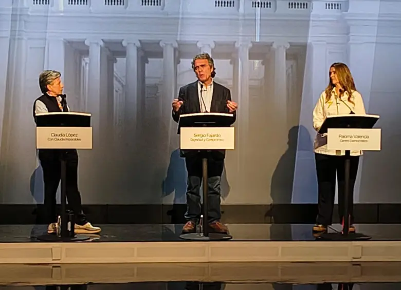 Mientras Claudia López y Sergio Fajardo se atrincheraron en la defensa de la institucionalidad nacional, Paloma Valencia rompió el bloque de respuestas negativas. FOTO: Julio Herrera