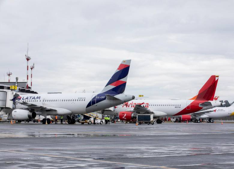 Avianca y Latam, las dos aerolíneas líderes del mercado aéreo en Colombia con más del 50% de participación conjunta. FOTO CAMILO SUÁREZ