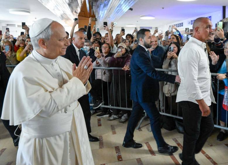 El papa León XIV, cumpliendo con sus compromisos antes de ser operado por su salud. FOTO: AFP