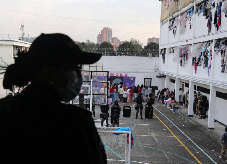 Las autoridades investigan los hechos tras hallar a los dos muertos. FOTO: Colprensa