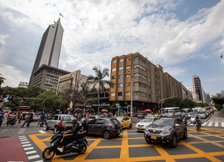 Imagen del Centro de Medellín con el icónico edificio Coltejer al fondo. FOTO: Esneyder Gutiérrez Cardona