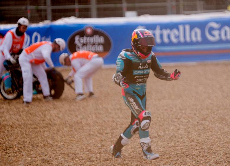 Video | David Alonso sobrevive a brutal caída y se mete en la pelea en Jerez