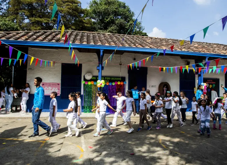 Con actividades recreativas, los niños se despidieron de sus colegios. Foto: Julio César Herrera Echeverri.