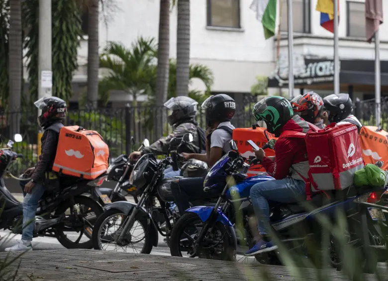 Según un informe, tan solo el 14% de los encuestados tendría un empleo formal si no existieran estas plataformas. El 44% estaría desempleado y el 32% trabajando de manera independiente en actividades con baja probabilidad de formalidad. FOTO: Manuel Saldarriaga.