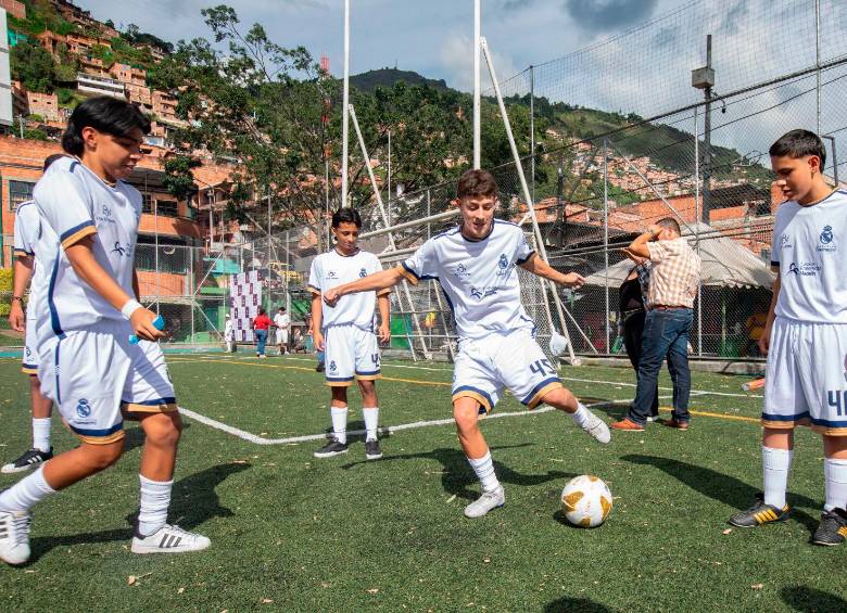 La escuela ya inició sus labores en el barrio Manrique. FOTO ESNEYDER GUTIÉRREZ
