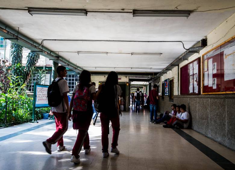 El regreso a los colegios puede alterar las emociones de niños y jóvenes. FOTO EL COLOMBIANO