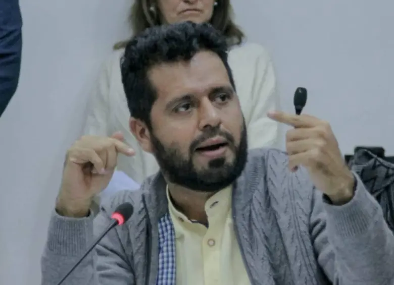 El congresista del Pacto Histórico, Alfredo Mondragón, fue denunciado por discriminación religiosa ante la Corte Suprema de Justicia. FOTO: REDES SOCIALES ALFREDO MONDRAGÓN