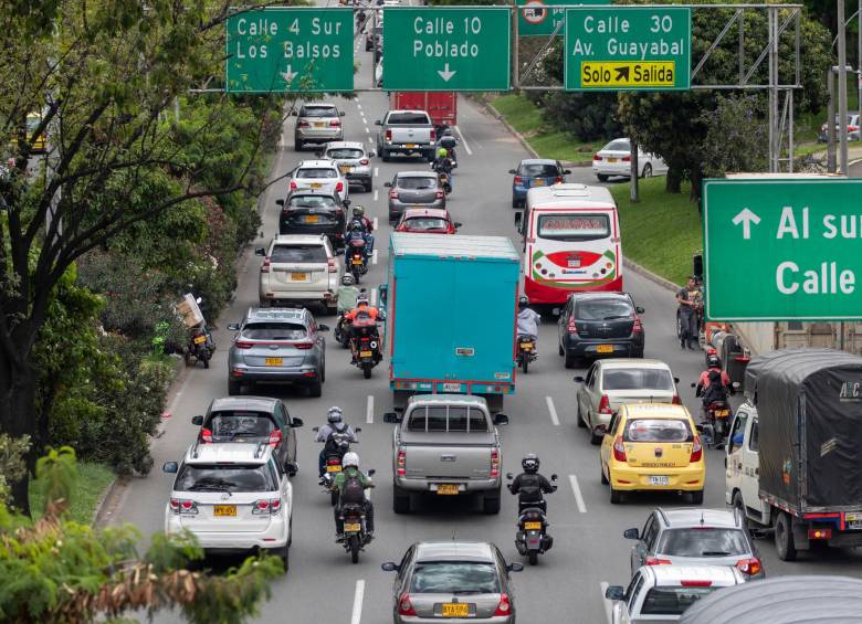 Las autoridades recomiendan transitar con cuidado por la Autopista Sur. FOTO: ARCHIVO EL COLOMBIANO