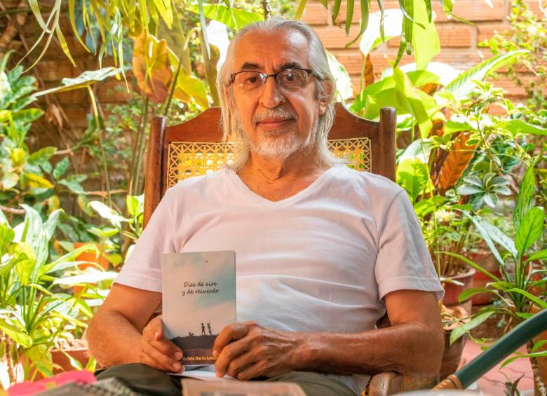 ‘Días de aire y de recuerdo’ es el cuarto libro del poeta Ruben Darío Lotero, quien es reconocido desde los años 80 por haber hecho parte de la revista Acuarimántima Foto Esneyder Gutiérrez.