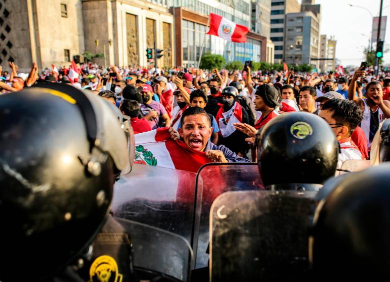 Los peruanos han reclamado en las calles la salida del presidente peruano, Pedro Castillo. Le reclaman el incumplimiento de las promesas de su campaña presidencial. FOTO getty