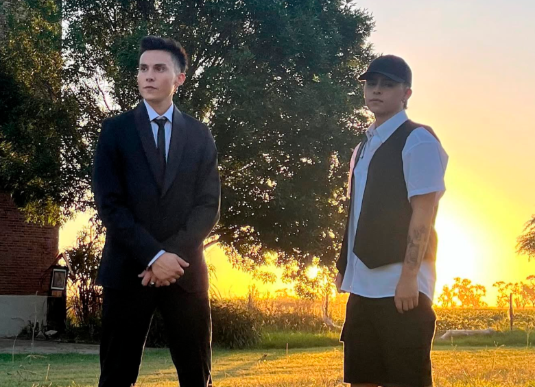 Nico Scrinzi y Tiaggo Salvatore en la grabación del video De moda el amor. FOTO Cortesía