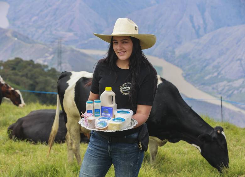 Lactería Manteña produce más de 1.000 unidades de quesito y hasta 250 kg de queso prensado mensualmente. FOTO MANUEL SALDARRIAGA