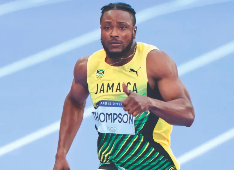 El atleta jamaiquino Kishane Thompson es el vigente medallista de plata olímpico. En París 2024 perdió el primer lugar del podio con el estadounidense Noah Lyles, actual campeón mundial de la prueba. FOTO getty